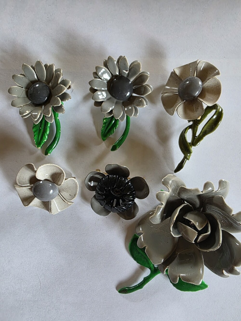 Lot Of 6 Vintage Gray 70s Floral Flower Enamel Pins